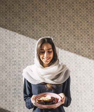 muslim-woman-with-dates